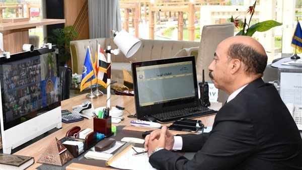 محافظ أسوان