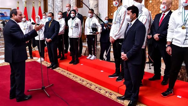 الرئيس السيسي وأبطال