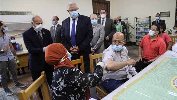 وزير الزراعة خلال