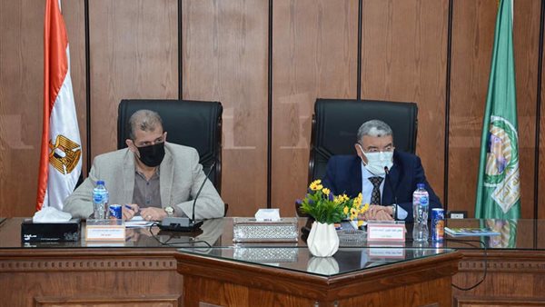 محافظ المنيا خلال