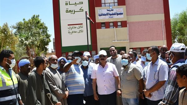 محافظ أسيوط خلال