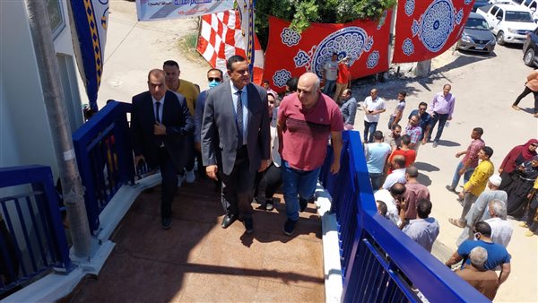 محافظ البحيرة خلال