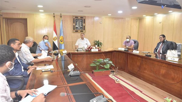 محافظ أسيوط خلال