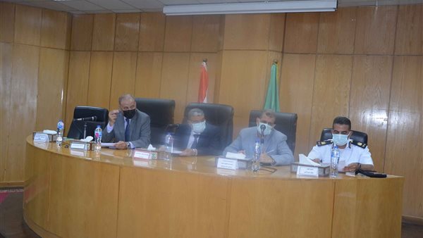 محافظ المنيا خلال