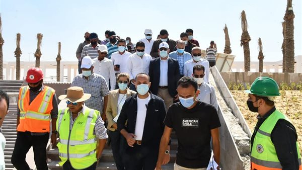 وزير الاسكان خلال