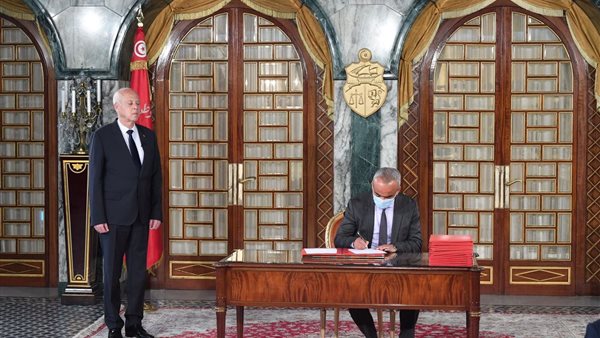 خلال التوقيع 