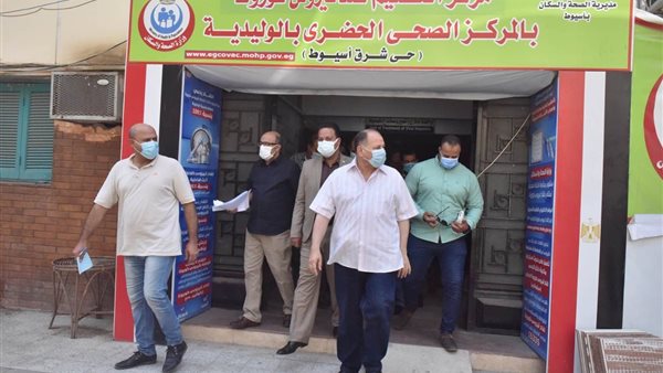 محافظ أسيوط خلال