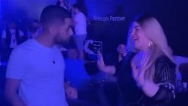 مها أحمد وابنها 