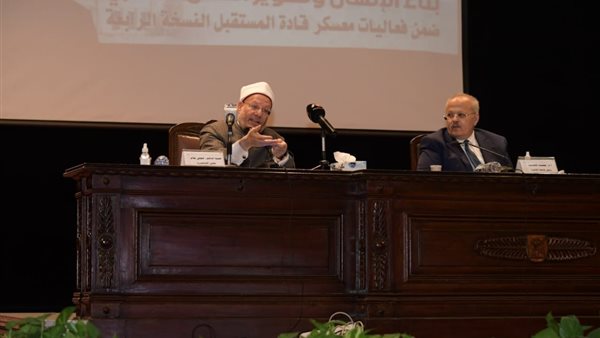 شوقي علام ورئيس جامعة