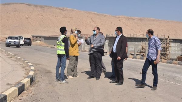 محافظ أسيوط خلال