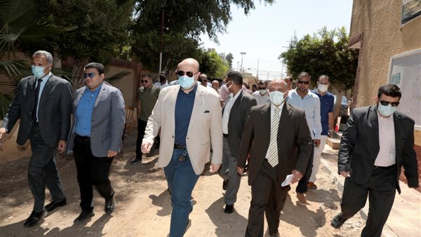 جانب من جولة المحافظ