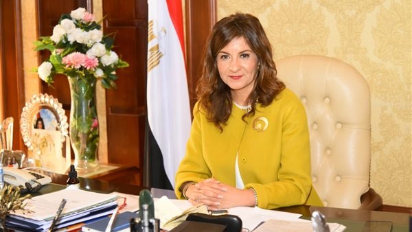 السفيرة نبيلة مكرم