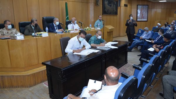 محافظ المنيا خلال