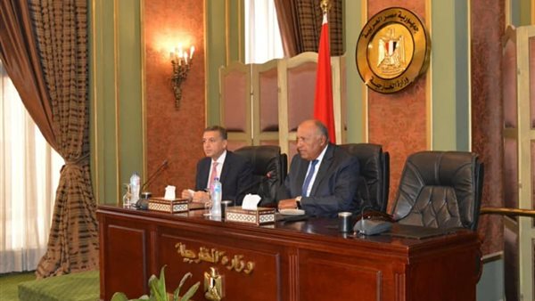 وزير الخارجية خلال