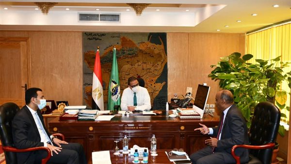 محافظ الفيوم خلال