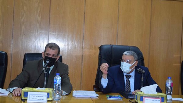 محافظ المنيا خلال