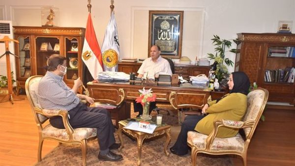 محافظ أسيوط خلال