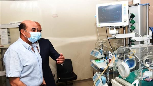 محافظ أسوان خلال