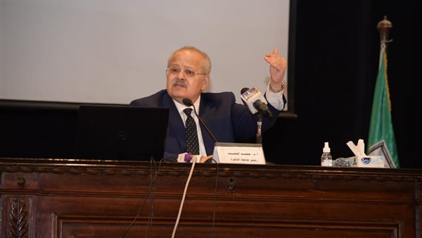 رئيس جامعة القاهرة