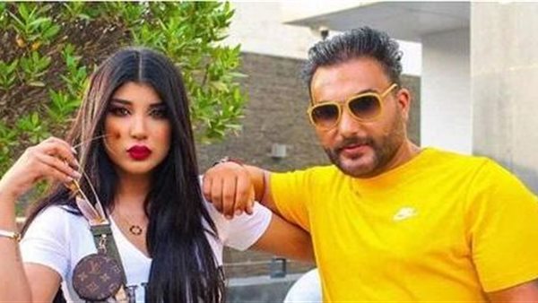 سارة الكندري وزوجها