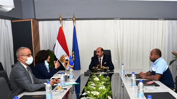 محافظ أسوان خلال