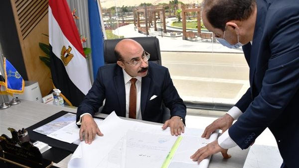 محافظ أسوان خلال