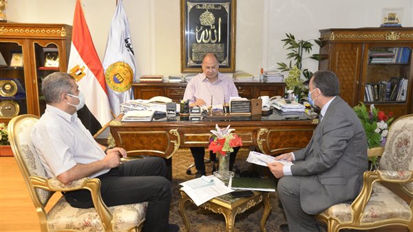 محافظ أسيوط خلال