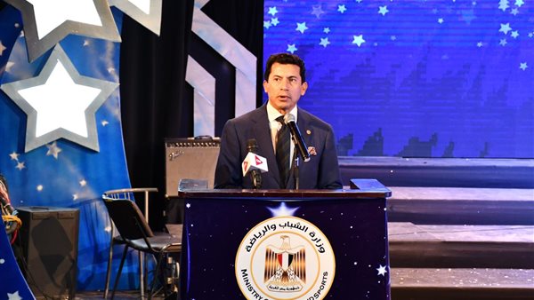 وزير الشباب والرياضة