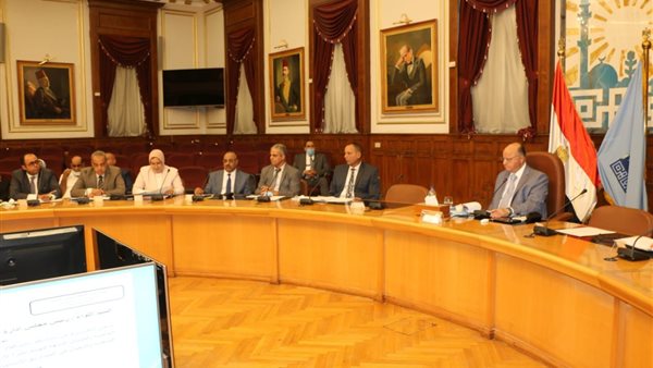 محافظ القاهرة خلال