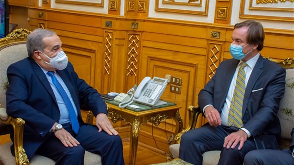 لقاء الوزير بمسئولي