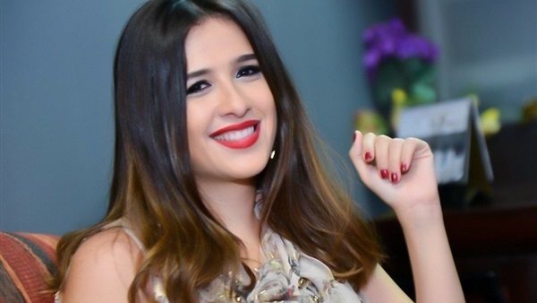 ياسمين عبد العزيز