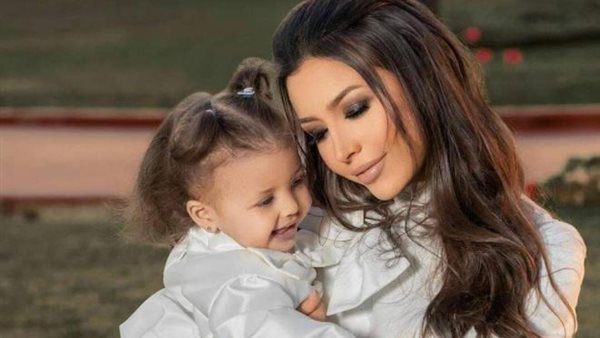 جنات وابنتها 