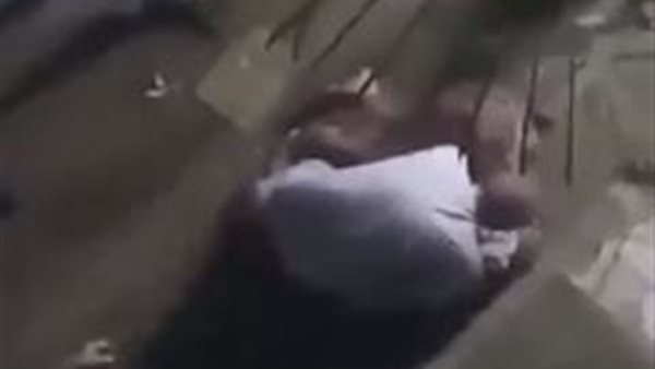 جانب من الفيديو 