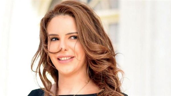 دنيا عبد العزيز 