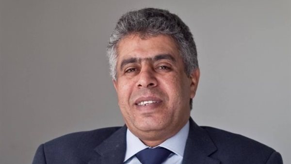 الكاتب الصحفى عماد