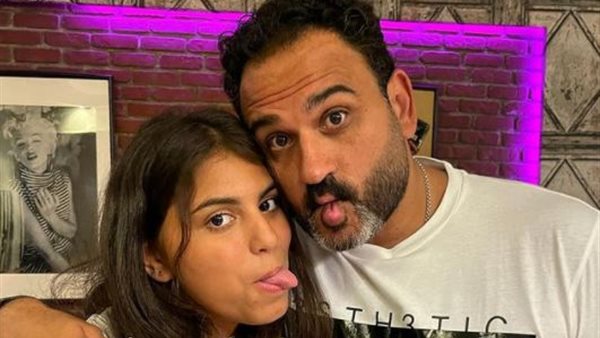 اكرم حسني وابنته