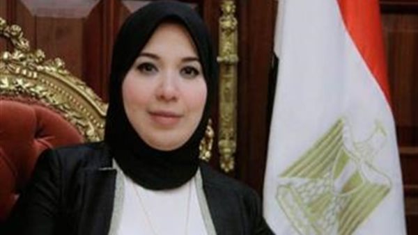 دينا الهلالي -استشاريه