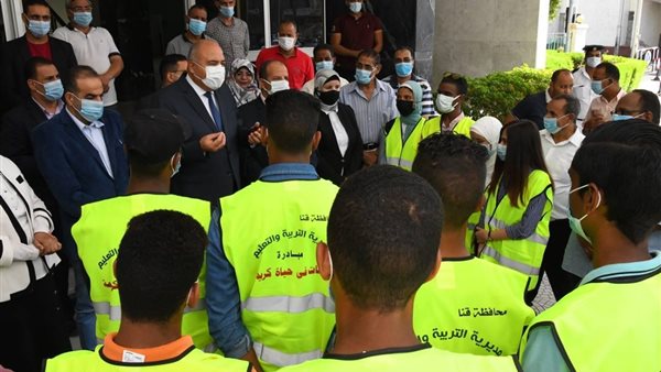 محافظ قنا خلال الفعاليات