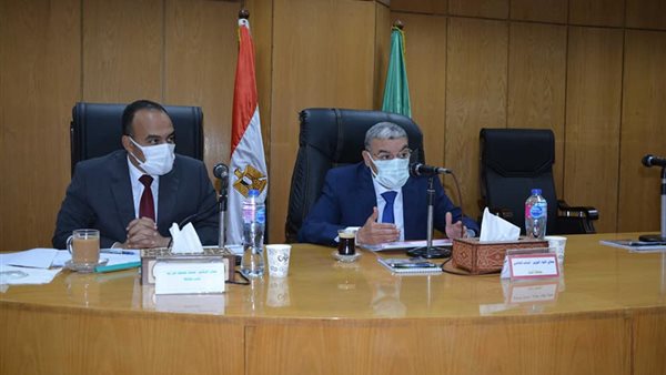 محافظ المنيا خلال