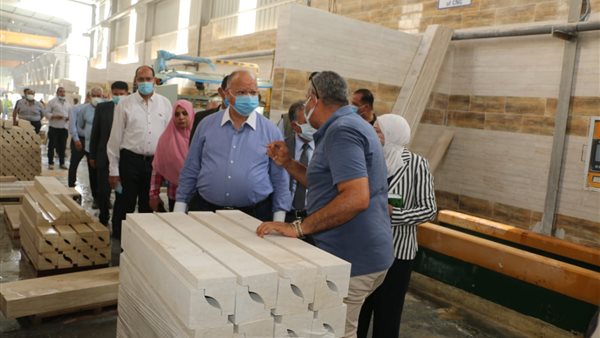 محافظ القاهرة خلال