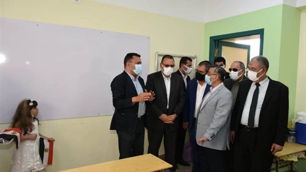 محافظ الشرقية خلال