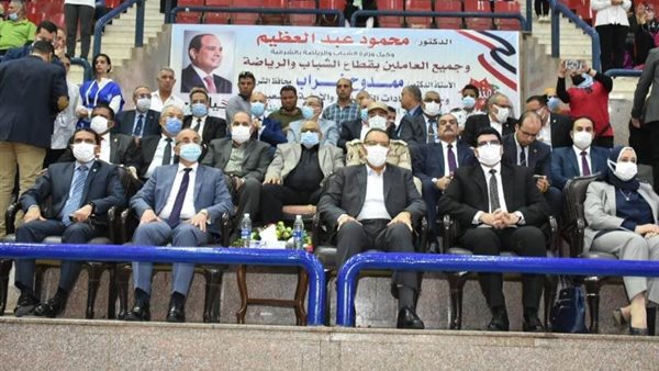 محافظ الشرقية خلال