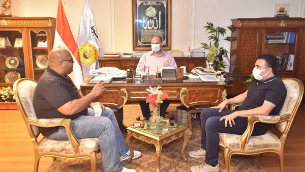 محافظ أسيوط خلال