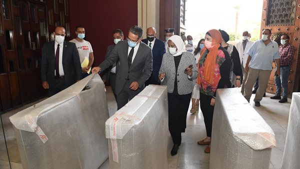 وزير السياحة خلال