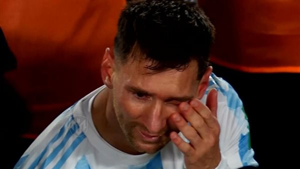 بكاء ليونيل ميسي