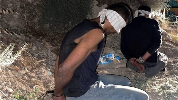 اثنين من الاسري 