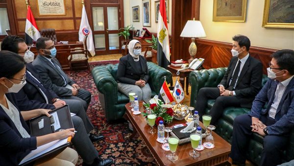 وزيرة الصحة وسفير