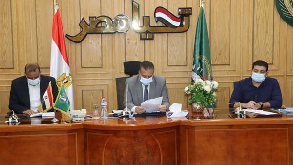 محافظ المنوفية خلال