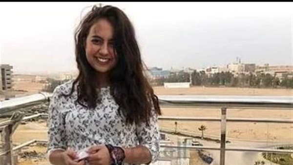 فتاة الفستان 