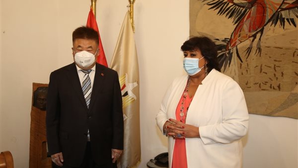 وزيرة الثقافة  والمستشار